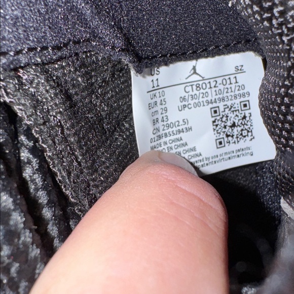 Men’s Jordan 11s jubilees - Picture 5 of 6